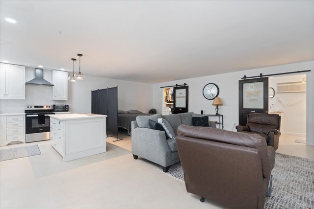 2157 Abiff Rd, Burns, TN 37029