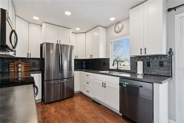 4602 Twin Pine Drive NW, Cedar Rapids, IA 52405