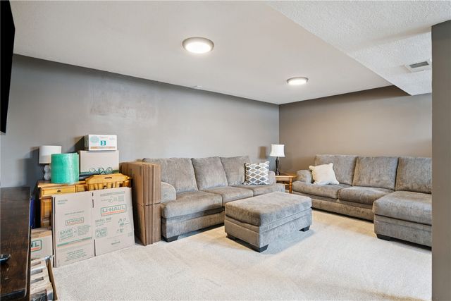 4602 Twin Pine Drive NW, Cedar Rapids, IA 52405