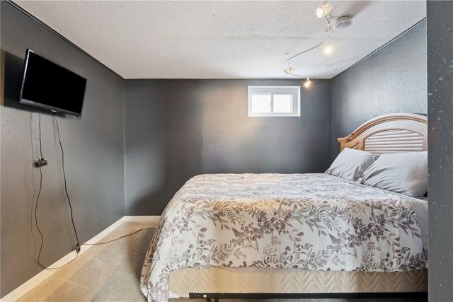 4602 Twin Pine Drive NW, Cedar Rapids, IA 52405