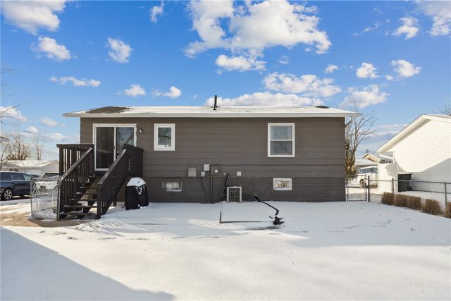 4602 Twin Pine Drive NW, Cedar Rapids, IA 52405