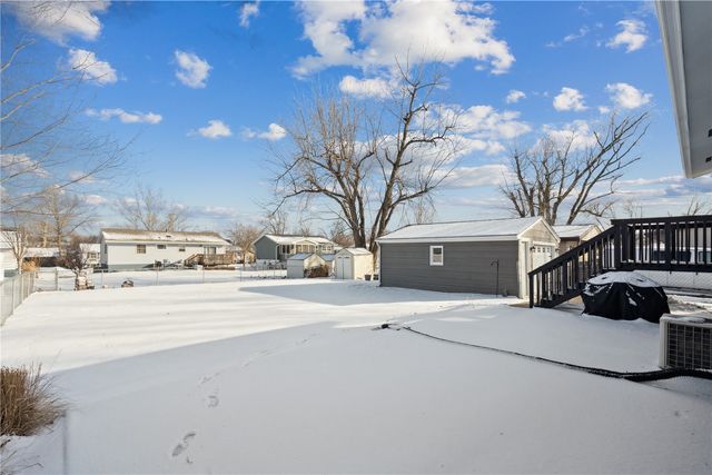 4602 Twin Pine Drive NW, Cedar Rapids, IA 52405