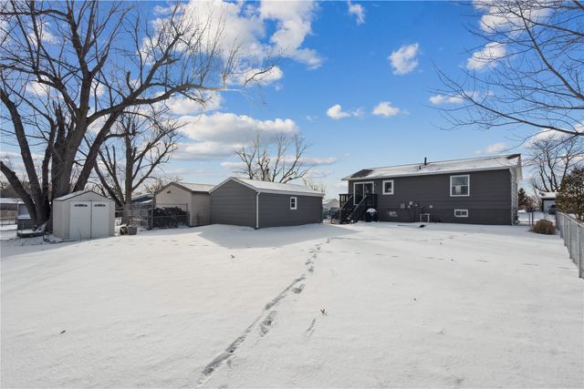 4602 Twin Pine Drive NW, Cedar Rapids, IA 52405
