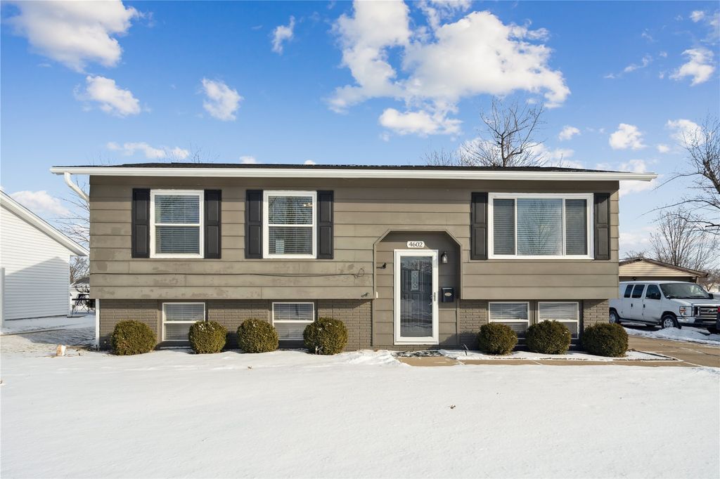 4602 Twin Pine Drive NW, Cedar Rapids, IA 52405
