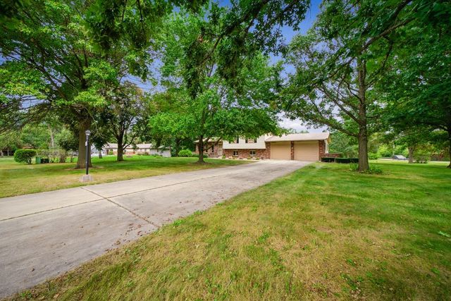 8 Hawthorne Drive, Oswego, IL 60543