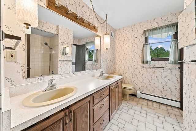 8 Hawthorne Drive, Oswego, IL 60543