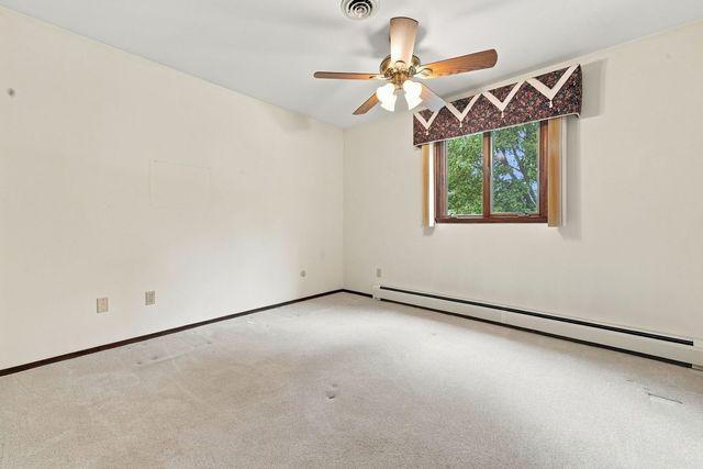 8 Hawthorne Drive, Oswego, IL 60543