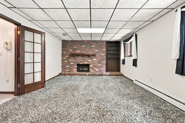 8 Hawthorne Drive, Oswego, IL 60543