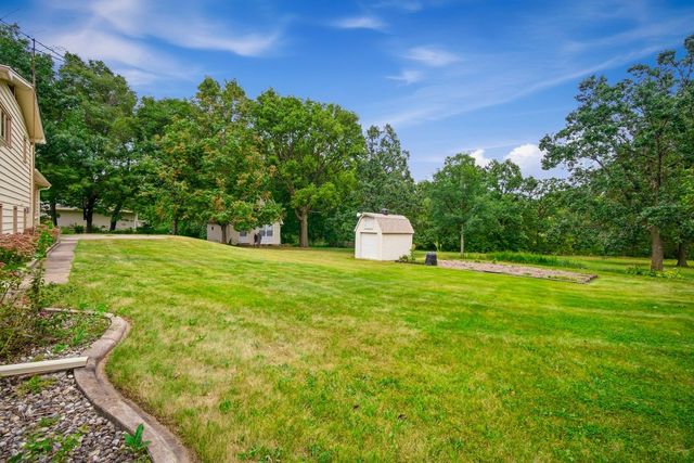 8 Hawthorne Drive, Oswego, IL 60543