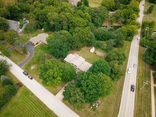 8 Hawthorne Drive, Oswego, IL 60543