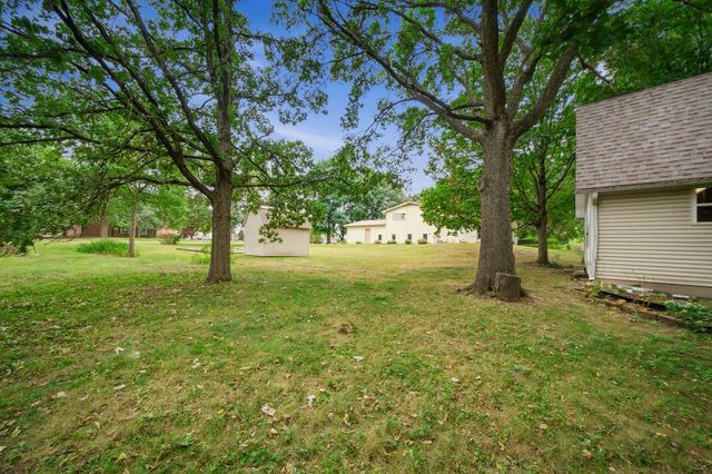 8 Hawthorne Drive, Oswego, IL 60543