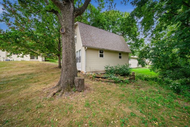 8 Hawthorne Drive, Oswego, IL 60543