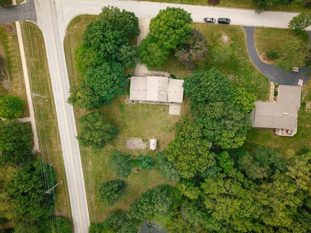8 Hawthorne Drive, Oswego, IL 60543