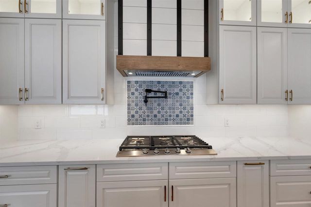 110 BECKERAE COURT, Wrightstown, WI 54180