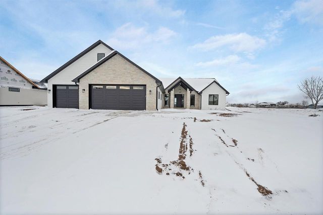 110 BECKERAE COURT, Wrightstown, WI 54180