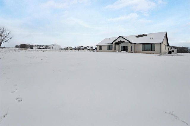 110 BECKERAE COURT, Wrightstown, WI 54180