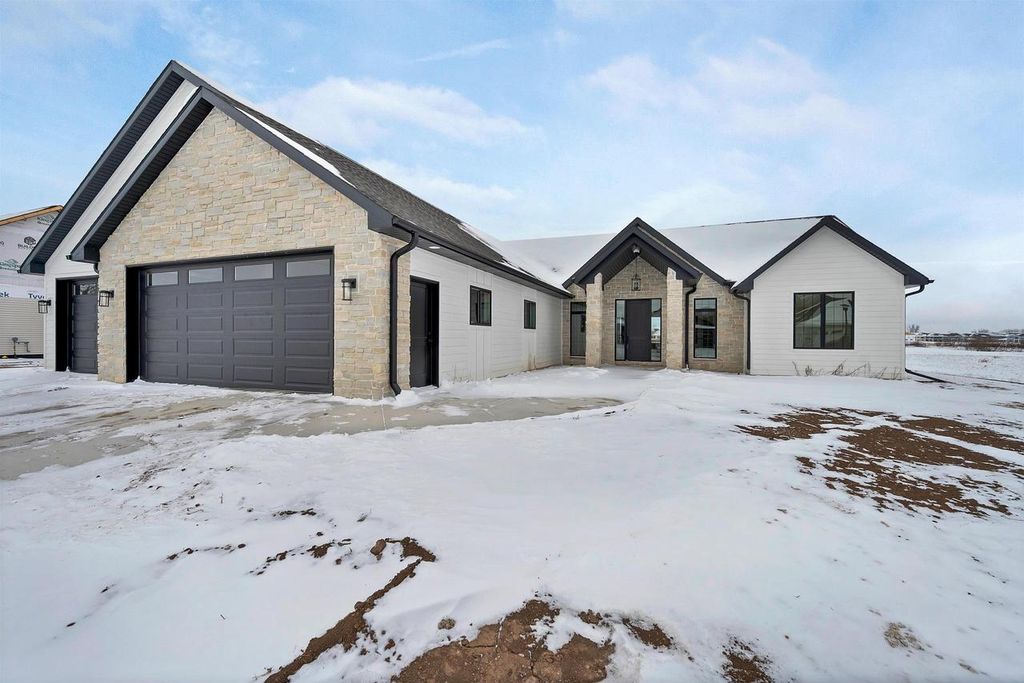 110 BECKERAE COURT, Wrightstown, WI 54180