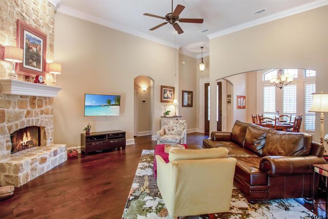 8529 Castleton Way, Tyler, TX 75703