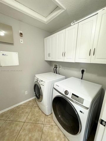 4451 E Seneca Ave, Weston, FL 33332