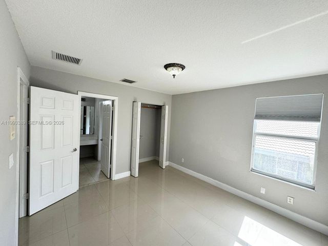 4451 E Seneca Ave, Weston, FL 33332