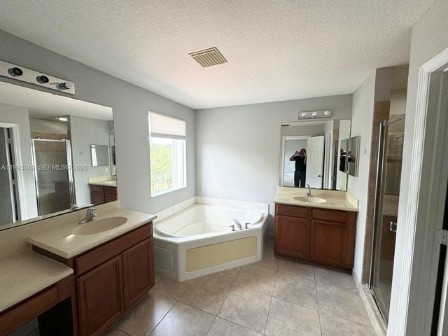 4451 E Seneca Ave, Weston, FL 33332