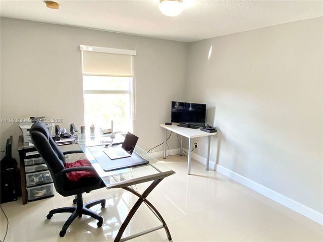 4451 E Seneca Ave, Weston, FL 33332