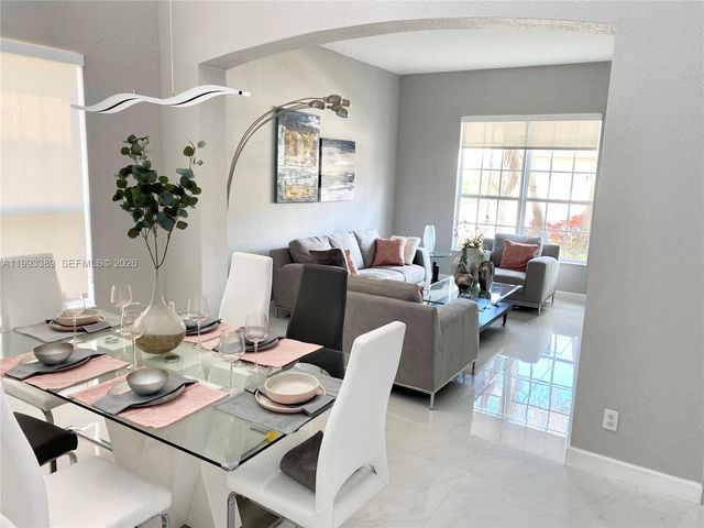 4451 E Seneca Ave, Weston, FL 33332