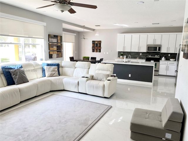 4451 E Seneca Ave, Weston, FL 33332