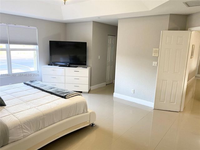 4451 E Seneca Ave, Weston, FL 33332