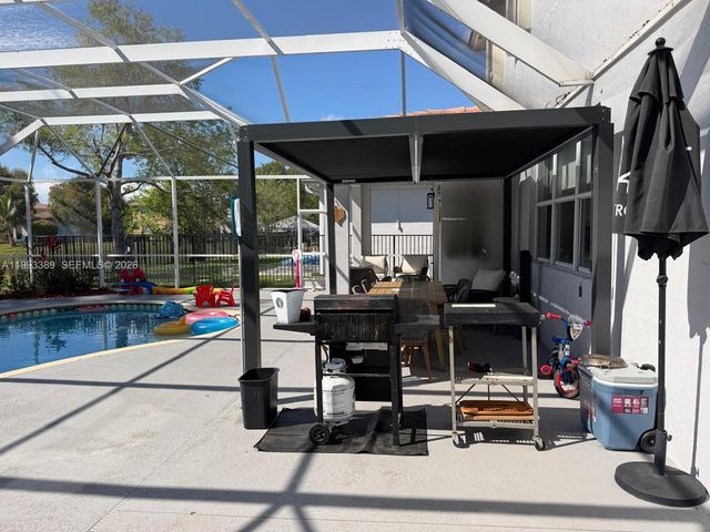 4451 E Seneca Ave, Weston, FL 33332