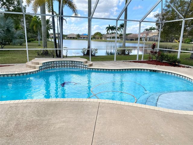 4451 E Seneca Ave, Weston, FL 33332