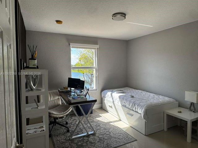 4451 E Seneca Ave, Weston, FL 33332