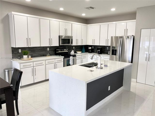 4451 E Seneca Ave, Weston, FL 33332