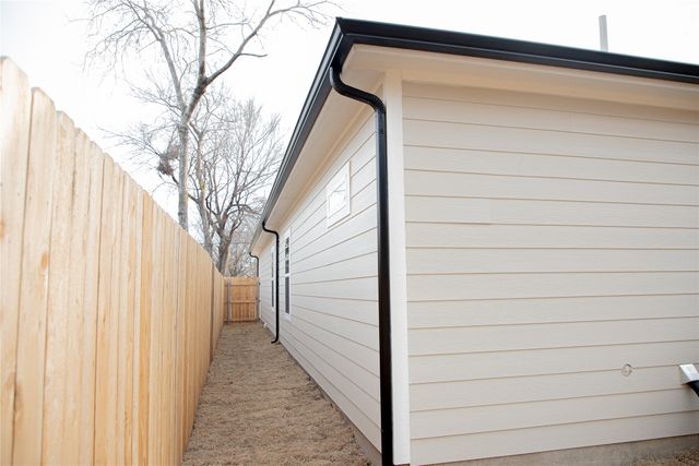 1527 Caldwell Avenue, Dallas, TX 75223