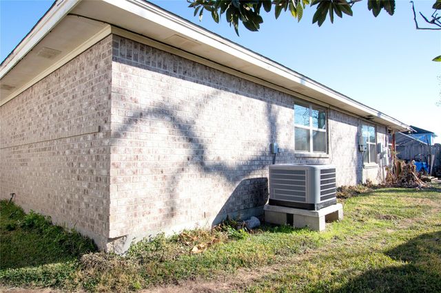 2310 Kings Court Street, Beaumont, TX 77701