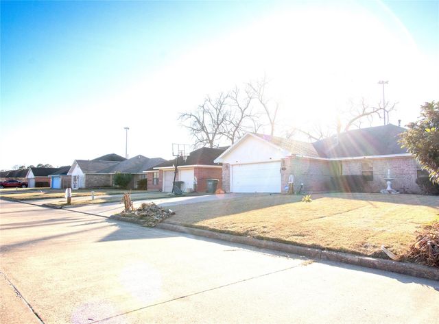 2310 Kings Court Street, Beaumont, TX 77701