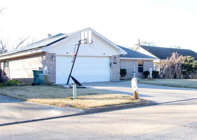 2310 Kings Court Street, Beaumont, TX 77701