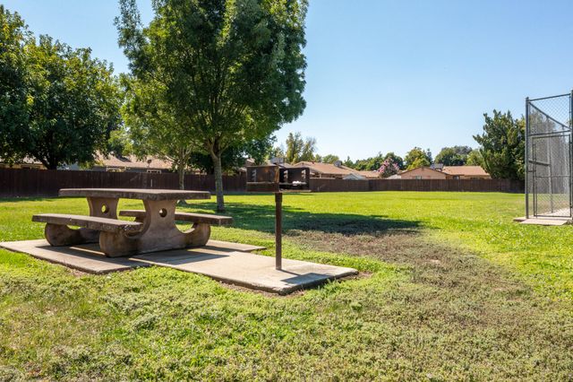 6951 Marvin Trail, Redding, CA 96001