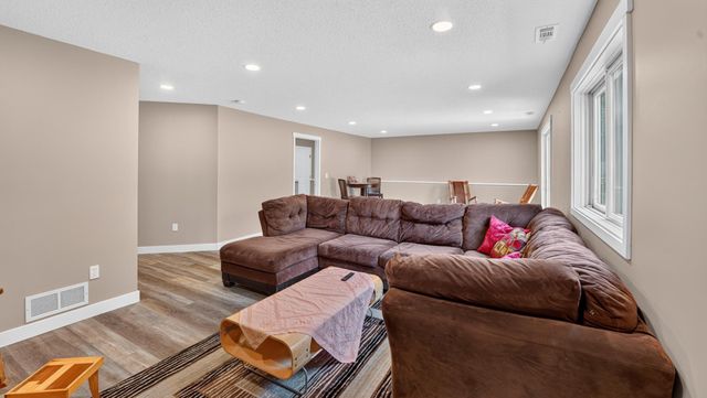 37336 Ivy Trail, North Branch, MN 55056