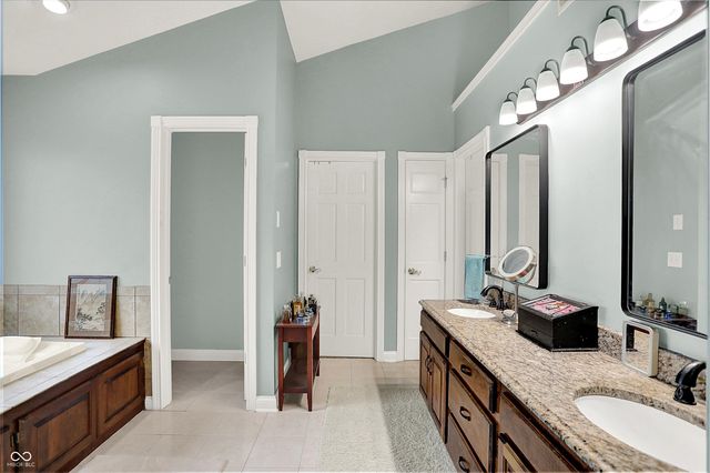 9986 Springstone Road, Fishers, IN 46055