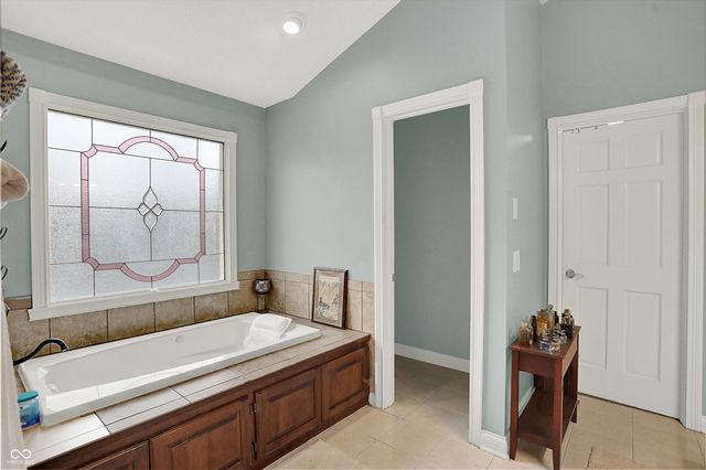 9986 Springstone Road, Fishers, IN 46055