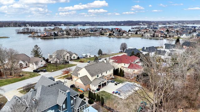 9986 Springstone Road, Fishers, IN 46055