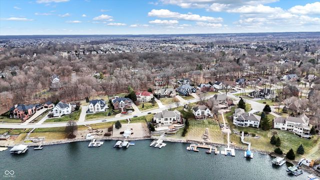 9986 Springstone Road, Fishers, IN 46055