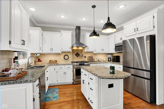 9986 Springstone Road, Fishers, IN 46055