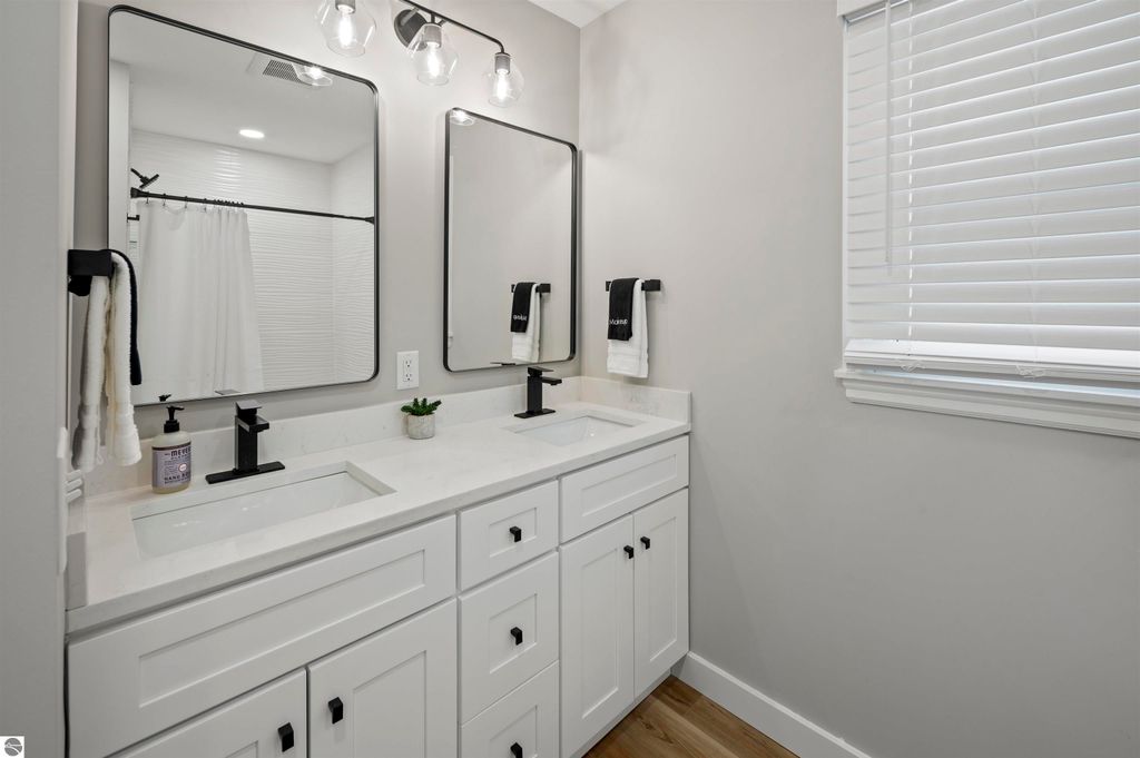 Image 11 of property listing at 2710 N US-31, Kewadin, MI 49648