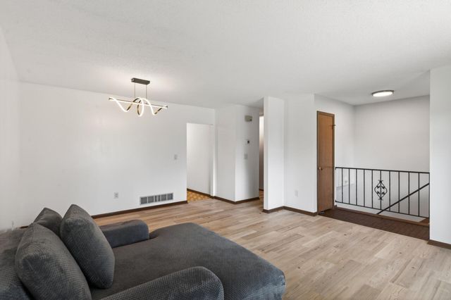 1631 Woodbridge Street, Saint Paul, MN 55117
