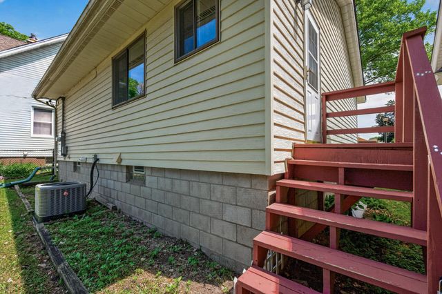 1631 Woodbridge Street, Saint Paul, MN 55117