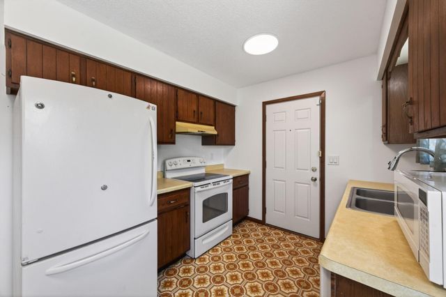 1631 Woodbridge Street, Saint Paul, MN 55117