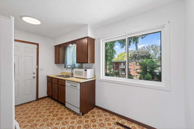 1631 Woodbridge Street, Saint Paul, MN 55117