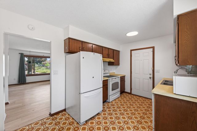 1631 Woodbridge Street, Saint Paul, MN 55117